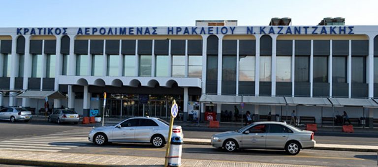 Αεροδρόμιο «Ν. Καζαντζάκης» – 53 άνδρες και 27 γυναίκες συνελήφθησαν για πλαστογραφία εγγράφων