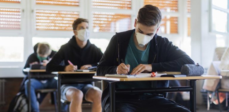 Κορονοϊός – Σχολεία: Με μάσκες τα παιδιά άνω των 10 ετών – Νέα τηλεδιάσκεψη το μεσημέρι