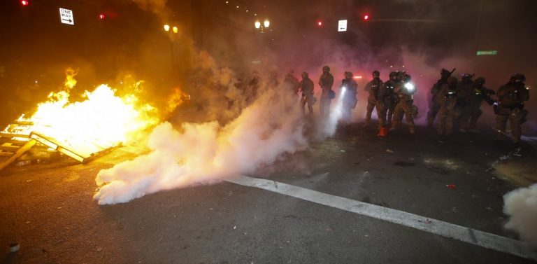ΗΠΑ – Πόρτλαντ: 14 συλλήψεις σε συγκρούσεις διαδηλωτών